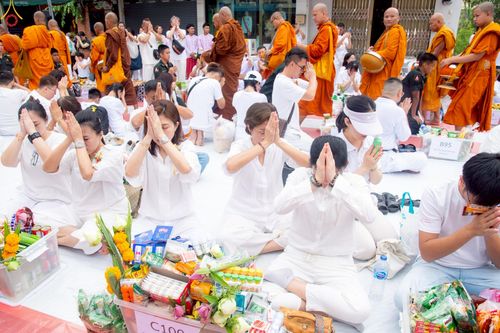 ภาพ No.237115:วันอาทิตย์ที่ 10 สิงหาคม พ.ศ. 2568 มหาสังฆทานครั้งยิ่งใหญ่ ตักบาตรพระ 10,000 รูป ถ.นิพัทธ์อุทิศ 3 ใจกลางนครหาดใหญ่ จ.สงขลา (ชุดที่ 2)