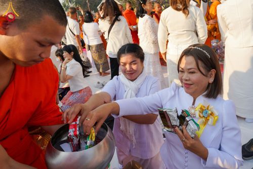 ภาพ No.208709:ตักบาตรพระ 1,743 รูป ครบรอบ 743 ปี นครน่าน ถวายเป็นพุทธบูชา น้อมบุญกุศลอุทิศให้บรรพบุรุษ วันอาทิตย์ ที่ 16 กุมภาพันธ์ พ.ศ. 2568 ณ ถนนคนเดินข่วงเมืองน่าน ต.ในเวียง อ.เมือง จ.น่าน