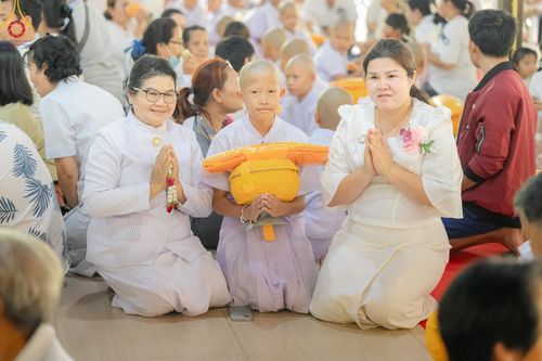 ภาพ No.135106: พิธีบรรพชาสามเณร  พิธีตักบาตรฉลองสามเณรใหม่ วันที่ 1 เมษายน พ.ศ.2567 ในโครงการบรรพชาสามเณรฟื้นฟูพระพุทธศาสนาทั่วไทย ณ ศูนย์ปฏิบัติธรรมแก้วเมืองเลย