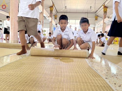 ภาพ No.200550:พิธีทอดผ้าป่าทำนุบำรุงศาสนสถาน ณ วัดรางกำหยาด ตำบลบางภาษี อำเภอบางเลน จังหวัดนครปฐม ในโครงการธรรมยาตรา กตัญญูบูชา มหาปูชนียาจารย์ พระมงคลเทพมุนี(สด จนฺทสโร) พระผู้ปราบมาร อนุสรณ์สถาน 7 แห่ง ปีที่ 13 วันที่ 22 มกราคม พ.ศ. 2568