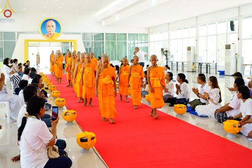 ภาพ No.134899:พิธีตัดปอยผม พิธีขอขมารับผ้าไตร พิธีบรรพชา และพิธีถวายบาตร ในโครงการบรรพชาสามเณร ฟื้นฟูพระพุทธศาสนาทั่วไทย  ณ ศูนย์ปฏิบัติธรรมและศูนย์อบรมเยาวชนเพชรบุรี ต.ท่าแลง อ.ท่ายาง จ.เพชรบุรี