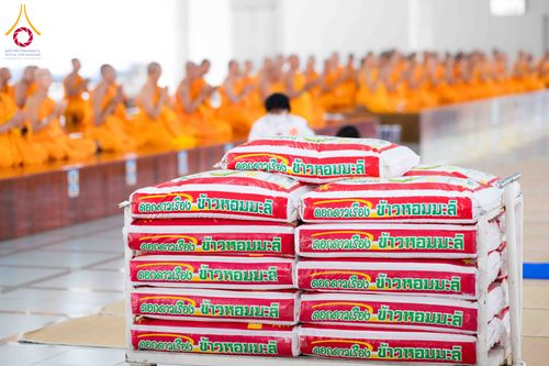 ภาพ No.329932:วันที่ 23 พฤษภาคม พ.ศ. 2569 พิธีถวายภัตตาหารเมนูสวรรค์ เพื่อการบรรลุธรรม ณ หอฉันคุณยายอาจารย์ฯ วัดพระธรรมกาย จังหวัดปทุมธานี