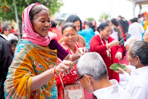 ภาพ No.313363:วันพุธที่ 11 มีนาคม พ.ศ. 2569 พิธีตัดปอยผมโครงการบรรพชาสามเณร  ณ วัดอเชศวร (Aksheswar Mahavihar) ประเทศเนปาล