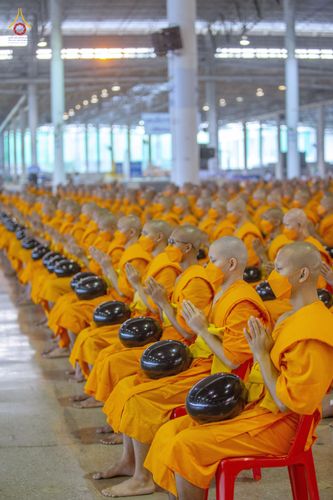ภาพ No.76814:พิธีตักบาตรข้าวสารอาหารแห้ง  ณ บ้านแก้วเรือนทองคุณยายฯ สภาธรรมกายสากล  วัดพระธรรมกาย จ.ปทุมธานี  ในวันอาทิตย์ต้นเดือนที่ 6 มีนาคม พ.ศ. 2566