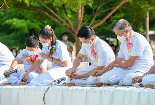 ภาพ No.81357:พิธีตักบาตรพระ ๑,๐๒๘ รูป ถวายเป็นพุทธบูชา เนื่องในสัปดาห์วิสาขบูชาโลก  ช่วยคณะสงฆ์ ๓๒๓ วัด ๔ จังหวัดชายแดนใต้ วันอาทิตย์ที่ ๒๘ พฤษภาคม พ.ศ.๒๕๖๖ ณ ศูนย์ปฎิบัติธรรมดอยหล่อ อำเภอดอยหล่อ จังหวัดเชียงใหม่