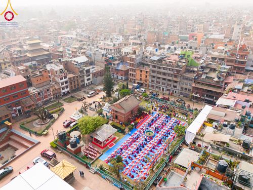 ภาพ No.313389:วันพฤหัสบดีที่ 12 มีนาคม พ.ศ. 2569 พิธีมอบบาตรและผ้าไตรในโครงการบรรพชาสามเณร 500 รูป  ณ นาคบาฮาล (Nagbahal) ประเทศเนปาล