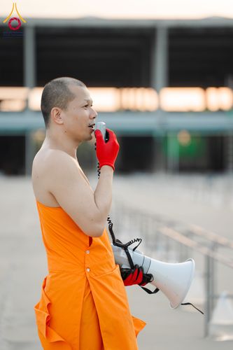 ภาพ No.326402:วันที่ 26 -27 เมษาบน พ.ศ.2569 การเก็บงานแผ่นหน้าโต๊ะที่ลานธรรม งานถวายมหาสังฆทาน 40,000 กว่าวัดทั่วประเทศ ณ ลานธรรม วัดพระธรรมกาย