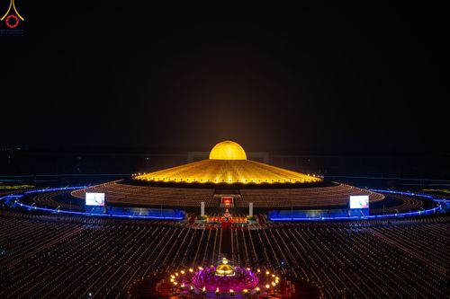 ภาพ No.90325:พิธีจุดประทีป 20,000 ดวง บูชาพระมหาธรรมกายเจดีย์ และบูชาพระมงคลเทพมุนี(สด จนฺทสโร) พระผู้ปราบมาร วันอังคารที่ 10 ตุลาคม พ.ศ. 2566 ณ ลานธรรมพระมหาธรรมกายเจดีย์ วัดพระธรรมกาย จ.ปทุมธานี