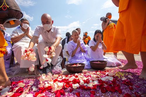ภาพ No.129062:พระธรรมยาตราเดินธรรมยาตรา ณ ชุมชนรอบศูนย์ปฏิบัติธรรมภาคใต้ อ.บางกล่ำ จ.สงขลา วันที่ 10 มีนาคม พ.ศ. 2567
