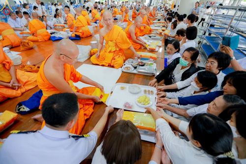 ภาพ No.136208:พิธีบุพเปตพลี ครั้งที่ 150 ร่วมอุทิศบุญให้แก่หมู่ญาติที่ล่วงลับไปแล้ว และสืบทอดอายุพระพุทธศาสนา วันอังคารที่ 7 พฤษภาคม พ.ศ. 2567 ( วันพระ แรม 14 ค่ำ เดือน 5 ) ณ หอฉันคุณยายอาจารย์ฯ วัดพระธรรมกาย