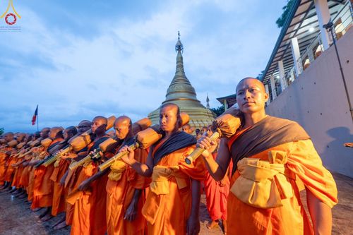 ภาพ No.140990:PhotoStory มหาศรัทธา ธรรมยาตราศรีลังกา EP.5 โครงการสยาม-ลังกา ธรรมยาตรา ฉลองเทศกาลวิสาขบูชาแห่งชาติ ศรีลังกา บูชาธรรม 80 ปีหลวงพ่อธัมมชโย เส้นทางจาก เมืองดัมบูลลา ไปยัง เมืองมาตะเล ตั้งแต่วันที่ 17-20 พฤษภาคม พ.ศ.2567