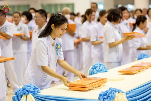 ภาพ No.134362:พิธีทอดผ้าป่าสมทบ มหาสังฆทาน 10,000 วัด ทั่วไทย วันอาทิตย์ต้นเดือนที่ 7 เมษายน พ.ศ.2567 ณ ห้องแก้วสารพัดนึก 1 สภาธรรมกายสากล  วัดพระธรรมกาย จ.ปทุมธานี