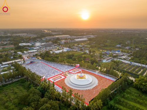 ภาพ No.109633:พิธีจุดประทีปถวายเป็นพุทธบูชา และบูชาธรรมมหาปูชนียาจารย์ วันที่ 10 มกราคม พ.ศ. 2567 ณ อนุสรณ์สถานคลองบางนางแท่น อ.สามพราน จ.นครปฐม