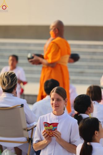 ภาพ No.110303:พิธีตักบาตรพระธรรมยาตราฯ ในโครงการธรรมยาตรากตัญญูบูชา มหาปูชนียาจารย์ พระมงคลเทพมุนี(สด จนฺทสโร) พระผู้ปราบมาร ปีที่ 12 ณ อนุสรณ์สถานลำดับที่ 2 สถานที่ตั้งมโนปณิธานบวชตลอดชีวิต อนุสรณ์สถานบางนางแท่น จ.นครปฐม วันที่ 11 มกราคม พ.ศ. 2567
