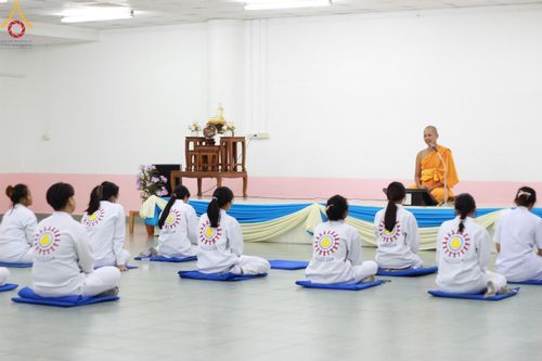 ภาพ No.134633:V.35 เพื่อบุญต้นเดือน การรับบุญของเจ้าหน้าที่หน่วยงานต่างๆ เพื่องานบุญวันอาทิตย์ต้นเดือน ณ วัดพระธรรมกาย วันที่ 7 เมษายน พ.ศ. 2567