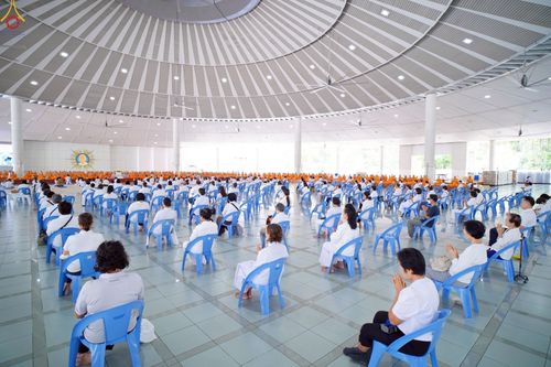 ภาพ No.230480:วันที่ 28 มิถุนายน พ.ศ. 2568 พิธีถวายภัตตาหารเมนูสวรรค์ เพื่อการบรรลุธรรม ณ หอฉันคุณยายอาจารย์ฯ วัดพระธรรมกาย