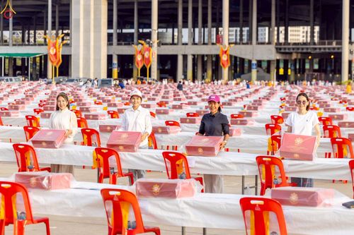 ภาพ No.225115:วันที่ 20 - 27 เมษายน พ.ศ. 2568 "ภาพแห่งความปลื้มที่ไม่มีวันจบ" คณะสงฆ์สามเณร เจ้าหน้าที่ และสาธุชน ร่วมแรงร่วมใจกันเตรียมงานและเก็บงาน เพื่อวันคุ้มครองโลก พิธีถวายมหาสังฆทานคณะสงฆ์ 40,000 กว่าวัดทั่วประเทศ