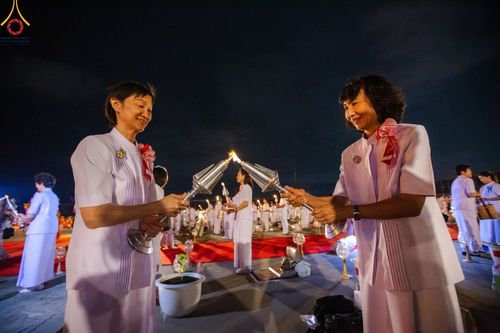ภาพ No.160641:พิธีจุดประทีป 20,000 ดวง บูชาพระมหาธรรมกายเจดีย์ และบูชาพระมงคลเทพมุนี (สด จนฺทสโร) พระผู้ปราบมาร ณ ลานธรรม พระมหาธรรมกายเจดีย์ วัดพระธรรมกาย จ.ปทุมธานี วันที่ 10 ตุลาคม พ.ศ. 2567