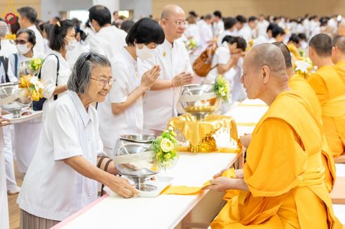 ภาพ No.206950:พิธีถวายโคมมาฆประทีป น้อมถวายเป็นพุทธบูชา แด่คณะพระภิกษุ สามเณร วัดพระธรรมกาย วันอาทิตย์ที่ 9 กุมภาพันธ์ พ.ศ. 2568 ณ ห้องแก้วสารพัดนึก 2 สภาธรรมกายสากล วัดพระธรรมกาย จังหวัดปทุมธานี