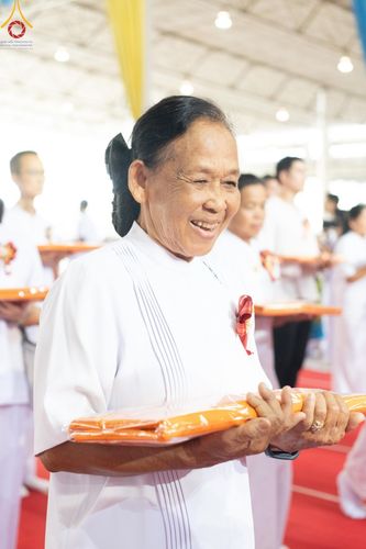 ภาพ No.160182:พิธีทอดผ้าป่าสมทบกฐินวัดพระธรรมกาย และสมทบกฐิน 30,000 วัดทั่วไทย ครั้งที่ 3 ณ สภาธรรมกายสากล วัดพระธรรมกาย วันพฤหัสบดีที่ 10 ตุลาคม พ.ศ. 2567