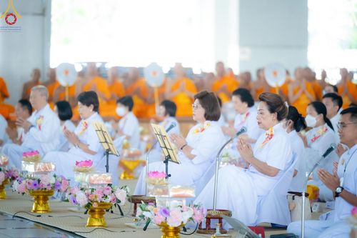 ภาพ No.205741:พิธีสวดพระพุทธมนต์ และถวายภัตตาหารเมนูสวรรค์แด่พระภิกษุ สามเณร วันจันทร์ที่ 3 กุมภาพันธ์ พ.ศ. 2568 ณ หอฉันคุณยายอาจารย์ฯ วัดพระธรรมกาย