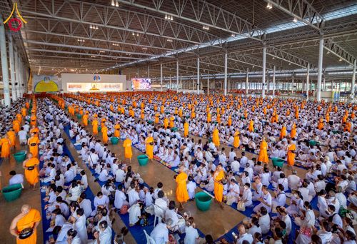 ภาพ No.256829:วันที่ 5 ตุลาคม พ.ศ. 2568 พิธีตักบาตร ข้าวสารอาหารแห้ง ณ บ้านแก้วเรือนทองคุณยายฯ สภาธรรมกายสากล วัดพระธรรมกาย