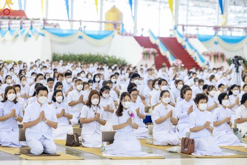 ภาพ No.86898:พิธีตักบาตร , พิธีบูชาข้าวพระ , พิธีจุดเทียนใจ ไฟนิรันดร์ อนันตชัย ในวันอาทิตย์ต้นเดือน 3 กันยายน พ.ศ. 2566 ณ วัดพระธรรมกาย