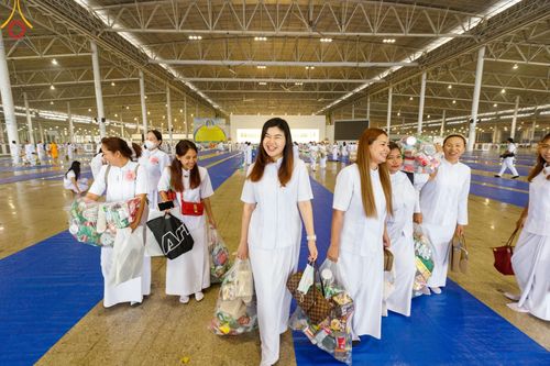 ภาพ No.205914:พิธีตักบาตร และ พิธีบูชาข้าวพระ ในวันอาทิตย์ต้นเดือน 2 กุมภาพันธ์ พ.ศ. 2568 ณ สภาธรรมกายสากล วัดพระธรรมกาย