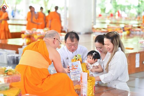 ภาพ No.147808:พิธีถวายภัตตาหารเมนูสวรรค์ ในพรรษาแห่งการเข้าถึงธรรม วันเสาร์ที่ 10 สิงหาคม พ.ศ. 2567 ณ หอฉันคุณยายอาจารย์ฯ วัดพระธรรมกาย