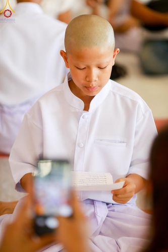 ภาพ No.133966:พิธีขอขมามอบผ้าไตร โครงการบรรพชาสามเณร ศูนย์อบรมวัดพระธรรมกาย ณ วัดพระธรรมกาย วันเสาร์ที่ 6 เมษายน พ.ศ. 2567