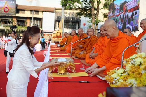 ภาพ No.312610:วันอาทิตย์ที่ 8 มีนาคม พ.ศ.2569 ทำบุญเมืองนครราชสีมา 558 ปี ตักบาตรพระ 10,000 รูป