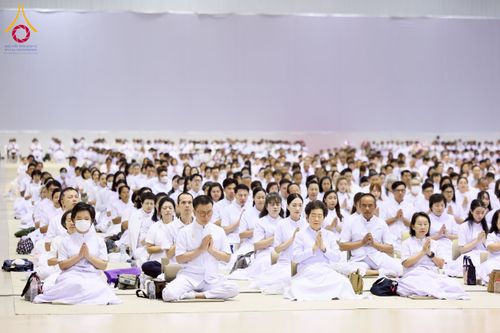 ภาพ No.232078:วันอาทิตย์ที่ 6 กรกฏาคม พ.ศ. 2568 พิธีตักบาตร ข้าวสารอาหารแห้ง  พิธีบูชาข้าวพระ สัมมนาพิเศษราชเหล็ก ณ สภาธรรมกายสากล วัดพระธรรมกาย