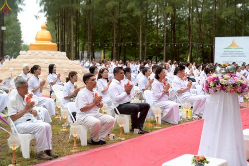 ภาพ No.238405:วันเสาร์ที่ 9 สิงหาคม พ.ศ. 2568 พิธีกลั่นแผ่นดิน โปรยทราย และจุดประทีปถวายเป็นพุทธบูชา จ.ระยอง สถาปนาองค์พระเจดีย์เพื่อสร้างสันติภาพโลก ณ ศูนย์ปฏิบัติธรรมระยอง(บ้านช่องลม) ต.บางบุตร อ.บ้านค่าย จ.ระยอง