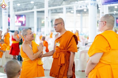 ภาพ No.60376:การต้อนรับพระสังฆาธิการ 10,000 กว่าวัดทั่วประเทศ พิธีมอบปัจจัยช่วยเหลือครู 4 จังหวัดชายแดนภาคใต้ พิธีปฏิบัติธรรม ในวันคุ้มครองโลก วันจันทร์ที่ 22 เมษายน พ.ศ.2567 ณ วัดพระธรรมกาย จ.ปทุมธานี