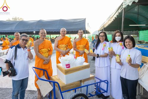 ภาพ No.108148:พิธีถวายภัตตาหารเป็นสังฆทาน แด่คณะพระธรรมยาตราฯ ในโครงการธรรมยาตรากตัญญูบูชา มหาปูชนียาจารย์ พระมงคลเทพมุนี(สด จนฺทสโร) พระผู้ปราบมาร อนุสรณ์สถาน 7 แห่ง ปีที่ 12 วันที่ 8 มกราคม พ.ศ. 2567 ณ อนุสรณ์สถานมหาวิหารพระมงคลเทพมุนี (โลตัสแลนด์) อ.สองพี่น้อง จ.สุ