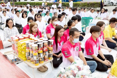 ภาพ No.241945:วันอาทิตย์ที่ 31 สิงหาคม พ.ศ. 2568 พิธีทำบุญแด่คณะสงฆ์ 122 รูป ฉลอง 121 ปี อำเภอคลองหลวง จ.ปทุมธานี เพื่อนำส่งช่วยเหลือคณะสงฆ์ 323 วัด 4 จังหวัดชายแดนภาคใต้ และช่วยเหลือประชาชนจากเหตุปะทะ แนวชายแดนไทย-กัมพูชา ณ บริเวณหน้าที่ว่าการอำเภอคลองหลวง 