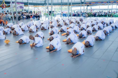 ภาพ No.133502:พิธีขอขมารับผ้าไตร, พิธีบรรพชาสามเณร, สามเณรออกบิณฑบาต ในโครงการบรรพชาสามเณร ฟื้นฟูพระพุทธศาสนาทั่วไทย  ณ ศูนย์ปฏิบัติธรรม และอบรมเยาวชนเมืองยะลา วันที่ 3 เมษายน พ.ศ. 2567