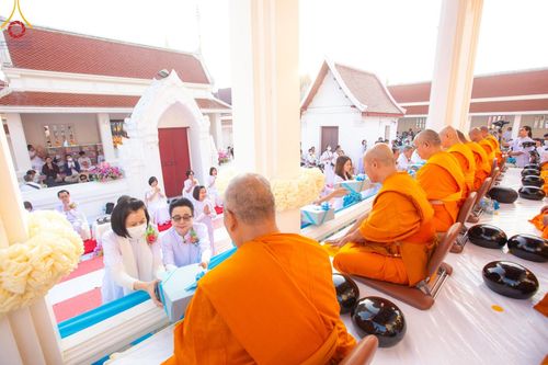 ภาพ No.197698:พิธีตักบาตรพระธรรมยาตรา ณ อนุสรณ์สถานลำดับที่ 4 สถานที่เกิดด้วยกายธรรม วัดโบสถ์(บน) ต.บางคูเวียง จ.นนทบุรี ในโครงการธรรมยาตรา กตัญญูบูชา มหาปูชนียาจารย์ พระมงคลเทพมุนี(สด จนฺทสโร) พระผู้ปราบมาร อนุสรณ์สถาน 7 แห่ง ปีที่ 13 วันที่ 19 มกราคม พ.ศ. 2568