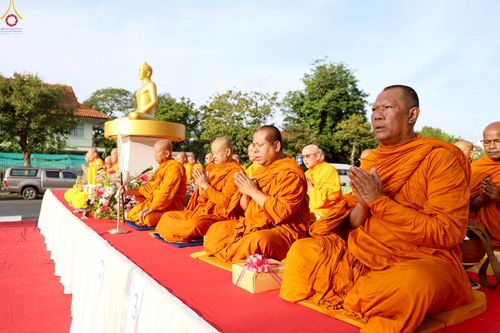 ภาพ No.235211:วันอาทิตย์ที่ 27 กรกฎาคม พ.ศ. 2568 พิธีตักบาตรพระ1,000 รูป ทำบุญเมืองพัทลุง ประธานสงฆ์ พระปริยัติวชิโรดม  เจ้าคณะจังหวัดพัทลุง ประธานฆราวาส นายรัฐศาสตร์ ชิดชู  ผู้ว่าราชการจังหวัดพัทลุง