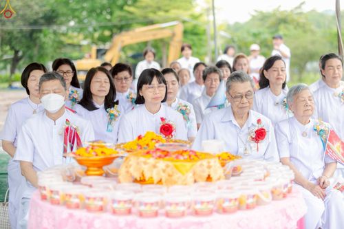 ภาพ No.246913:วันอาทิตย์ที่ 14 กันยายน พ.ศ. 2568 พิธีทอดผ้าป่า ซื้อดิน ปรับพื้นที่ลานธรรม  และพิธีกลั่นแผ่นดิน โปรยทราย สถาปนาองค์พระเจดีย์ เพื่อสร้างสันติภาพโลก  ณ ศูนย์ปฏิบัติธรรมสระบุรี อ.พระพุทธบาท จ.สระบุรี