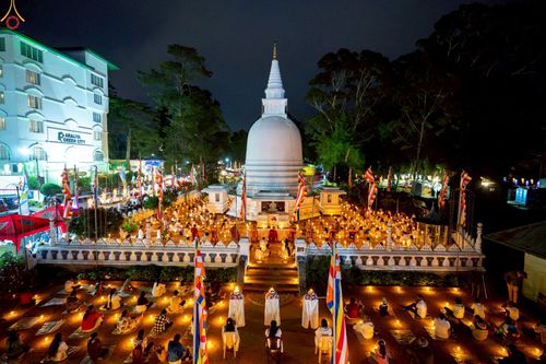 ภาพ No.230015:วันที่ 4 และ 12 พฤษภาคม พ.ศ. 2568 พิธีจุดวิสาขประทีป ถวายเป็นพุทธบูชา ณ วัดสุภัทรารามา มหาวิหาร เมืองบาดุลลา ประเทศศรีลังกา