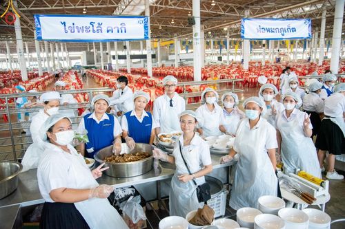 ภาพ No.58878:V.40 ภัตตาหารพระหมื่นวัด เราจัดให้ การปฏิบัติงานของเจ้าหน้าที่และอาสาสมัคร เพื่อรับบุญในการถวายภัตตาหาร แด่คณะสงฆ์ 10,000 กว่าวัดทั่วประเทศ ที่มาร่วมงานวันคุ้มครองโลก จันทร์ที่ 22 เมษายน พ.ศ. 2567 ณ วัดพระธรรมกาย