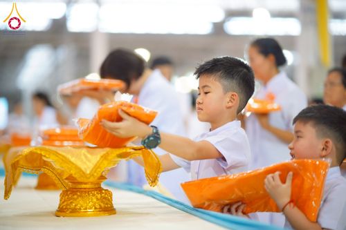 ภาพ No.215448:วันอาทิตย์ต้นเดือนที่ 6 เมษายน พ.ศ. 2568 ขบวนอัญเชิญผ้าป่าสมทบ มหาสังฆทาน 40,000 กว่าวัดทั่วประเทศ ณ สภาธรรมกายสากล วัดพระธรรมกาย