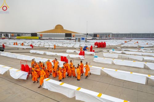 ภาพ No.218681:วันพฤหัสบดีที่ 17 เมษายน พ.ศ. 2568 การเตรียมงานในลานธรรม , สภาธรรมกายสากล , วิหารคด  เพื่องานวันคุ้มครองโลก 22 เมษายน พ.ศ. 2568