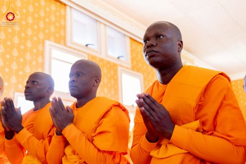 ภาพ No.231707:โครงการบรรพชาอุปสมบทหมู่ครั้งที่ 2 ณ วัดพระธรรมกายโจฮันเนสเบิร์ก ประเทศแอฟริกาใต้ วันอาทิตย์ 29 มิถุนายน พ.ศ. 2568