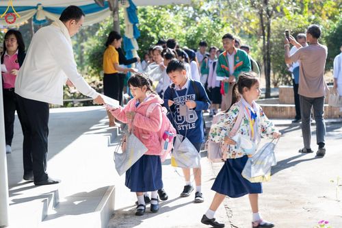 ภาพ No.187566:งานรวมพลังเด็กดี V-Star ผู้นำฟื้นฟูศีลธรรมโลก  ณ ธุดงคสถานร้อยเอ็ด อ.เชียงขวัญ จ.ร้อยเอ็ด วันจันทร์ที่ 16 ธันวาคม พ.ศ. 2567