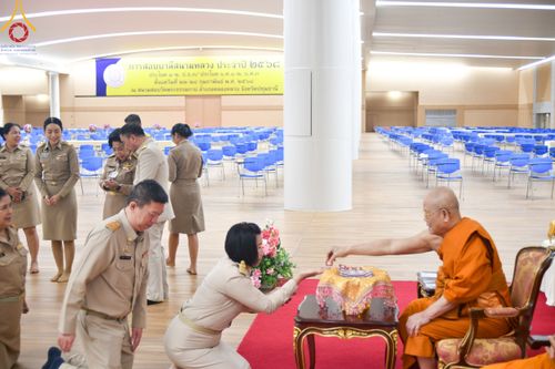 ภาพ No.209012:พระบาทสมเด็จพระเจ้าอยู่หัว ทรงมีพระราชศรัทธาทรงพระกรุณาโปรดเกล้าฯ ให้บำเพ็ญพระราชกุศลถวายภัตตาหารพระราชทาน การสอบบาลีสนามหลวง ณ วัดพระธรรมกาย ย อ.คลองหลวง จ.ปทุมธานี วันที่ 23-24 กุมภาพันธ์ พ.ศ. 2568