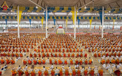 ภาพ No.60004:พิธีเจริญพระพุทธมนต์ "ฉลองอายุวัฒนมงคล 80 ปี หลวงพ่อธัมมชโย" พิธีถวายไทยธรรม คณะสงฆ์ 10,000 กว่าวัดทั่วประเทศ ในวันคุ้มครองโลก วันจันทร์ที่ 22 เมษายน พ.ศ. 2567 ณ สภาธรรมกายสากล วัดพระธรรมกาย จ.ปทุมธานี