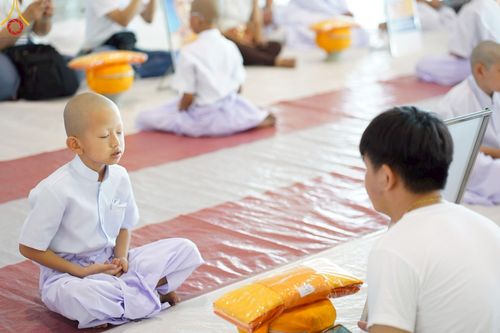 ภาพ No.215010:วันเสาร์ที่ 5 เมษายน พ.ศ. 2568 พิธีเวียนประทักษิณรอบพระมหาธรรมกายเจดีย์  พิธีวันทาเจดีย์ พิธีขอขมาและมอบผ้าไตร ในโครงการบรรพชาสามเณรฟื้นฟูพระพุทธศาสนาทั่วไทย , โครงการหน่อแก้วเปรียญธรรม รุ่นที่ 13 ,  โครงการสามเณรยุวธรรมทายาท รุ่นที่ 33 , โครงการสามเณรมั