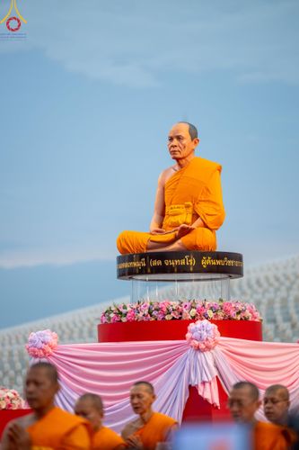 ภาพ No.160480:พิธีปลูกต้นทรัพย์บานชื่น ณ ลานธรรม พระมหาธรรมกายเจดีย์ วัดพระธรรมกาย จ.ปทุมธานี วันพฤหัสบดีที่ 10 ตุลาคม พ.ศ. 2567
